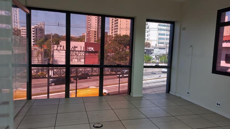 Prédio Comercial de 2 andares + térreo/18 vagas 