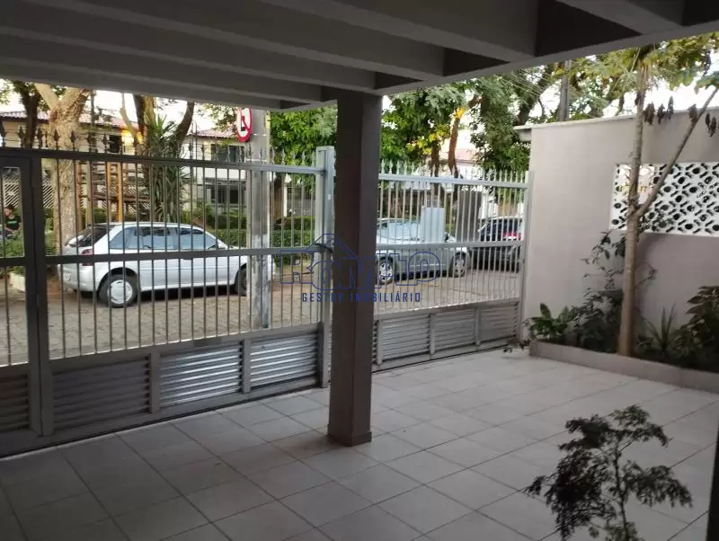 Sobrado 3 dormitórios/ Suíte Em Charmosa Rua Bairro 